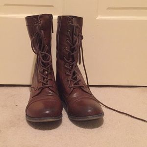 Boutique brown boots size 7 1/2!